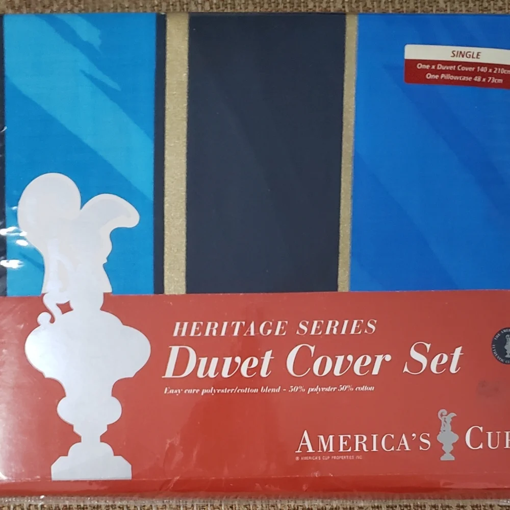 NWT- Heritage Series Duvet Cover Set Single